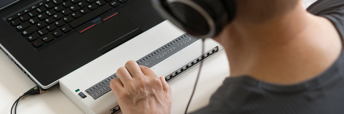 Man using a screenreader tool